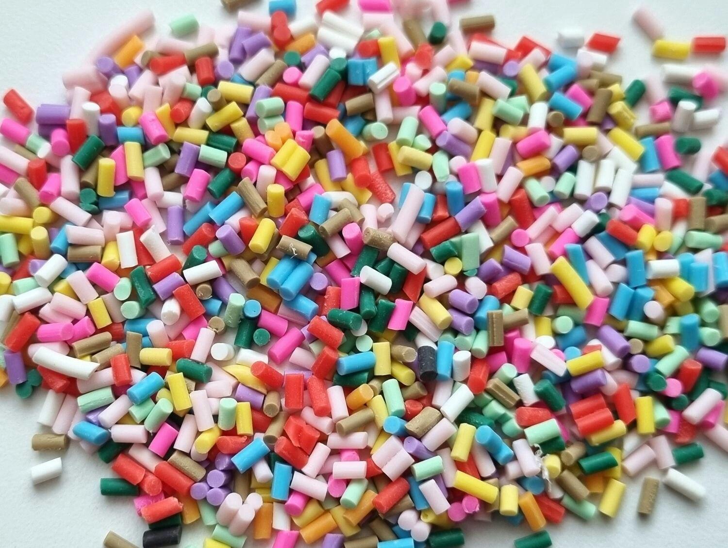 1000 st små strössel av mjuk lera, polymerlera för scrapbooking