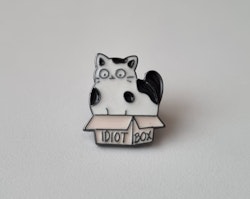Pin, Katt som sitter i en låda