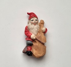 Kylskåpsmagnet Tomte med musikinstrument