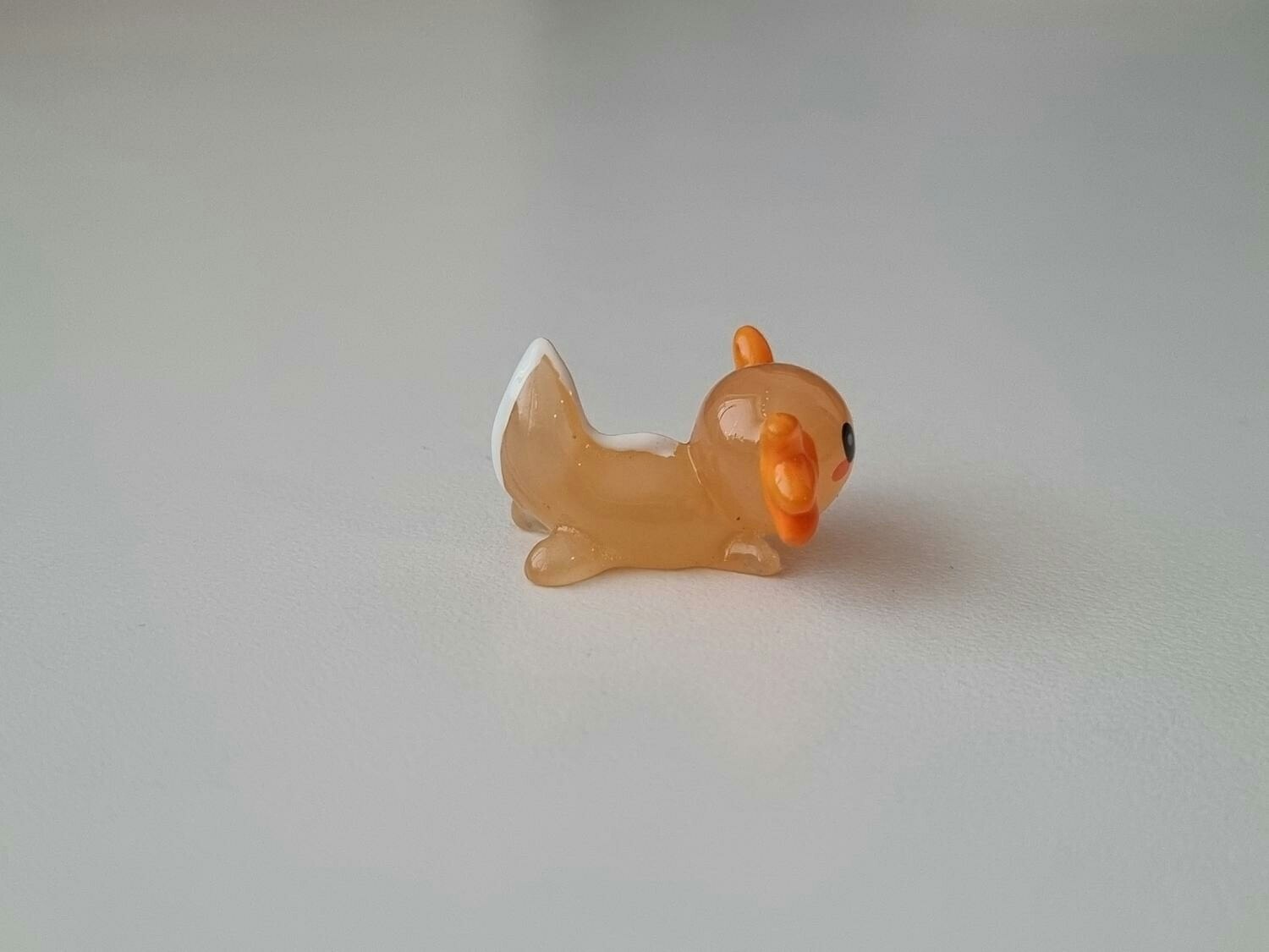 Söt orange axolotl, miniatyr för dekoration, dockskåp med mera