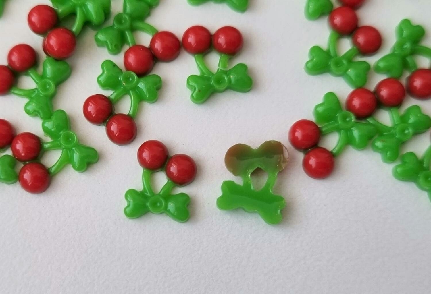 25 st körsbär. Flatbacks för dekoration, scrapbooking och pyssel
