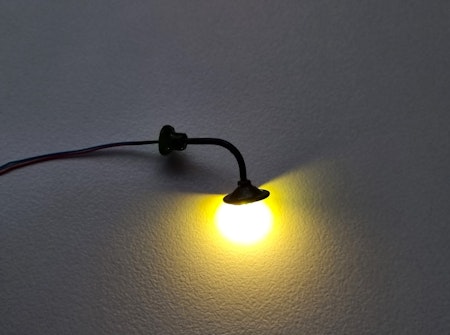 Lampa, gatulampa, miniatyrlampa (LED) För dockhus