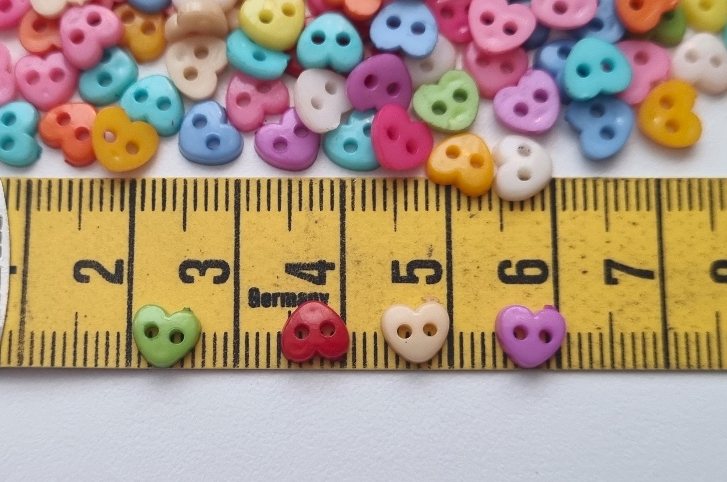 30 st knappar / dockknappar miniatyrer (6 mm)