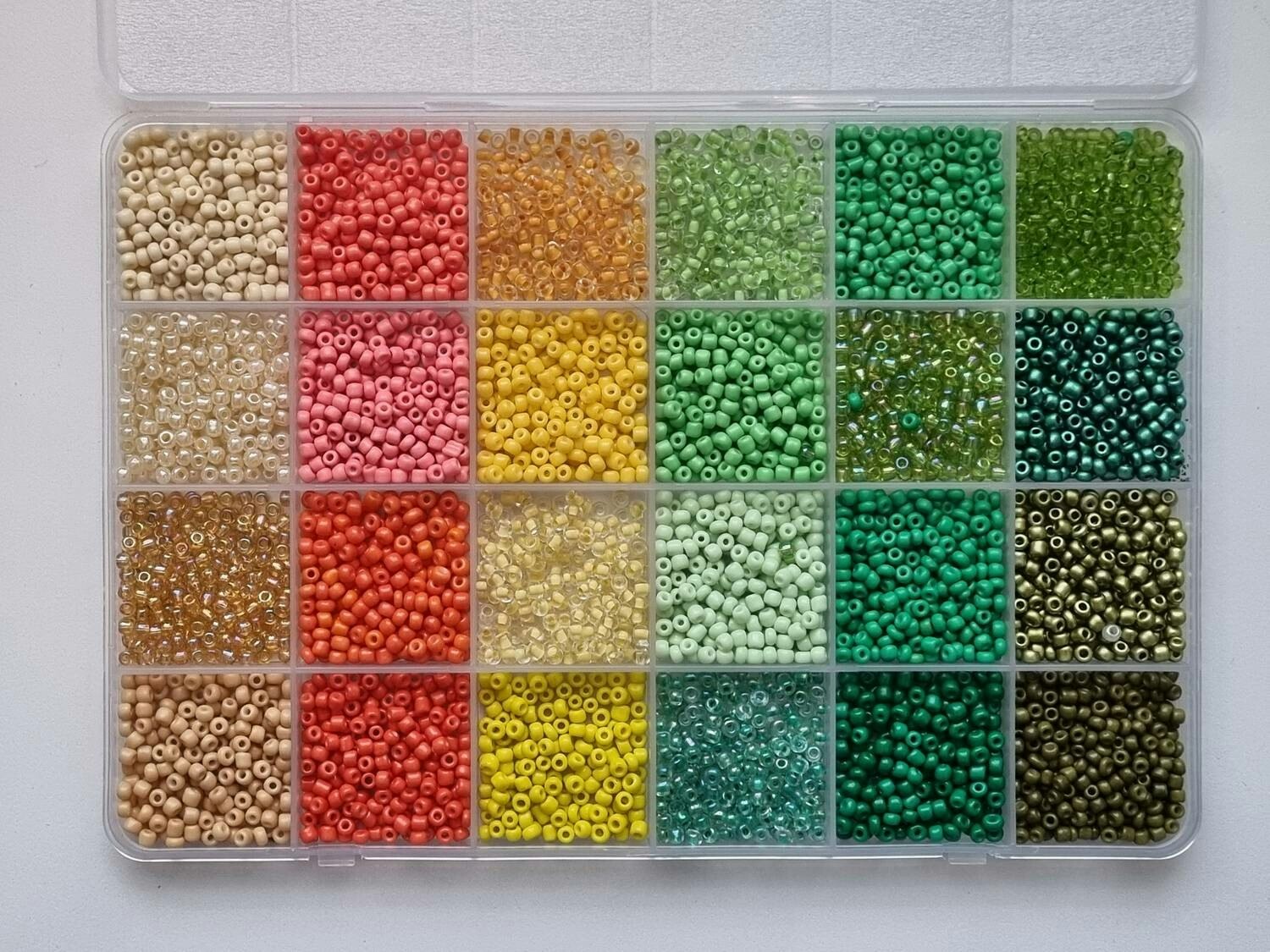 Ca 10.000 små pärlor, fröpärlor, glaspärlor (2 mm)