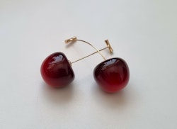 Örhängen Körsbär i resin