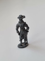 Detaljerad liten figur i tenn / musketör i tenn / miniatyr