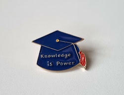 Pin med texten Knowledge is power