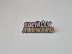 Pin med texten Socially Awkward
