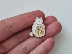 Pin, Vit katt med fiskpåse