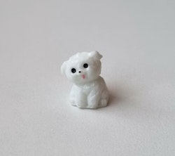 Söt liten hund, miniatyr (1,5 cm hög)