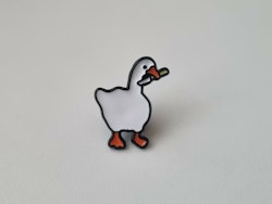 Pins, anka / gås med en kniv i munnen
