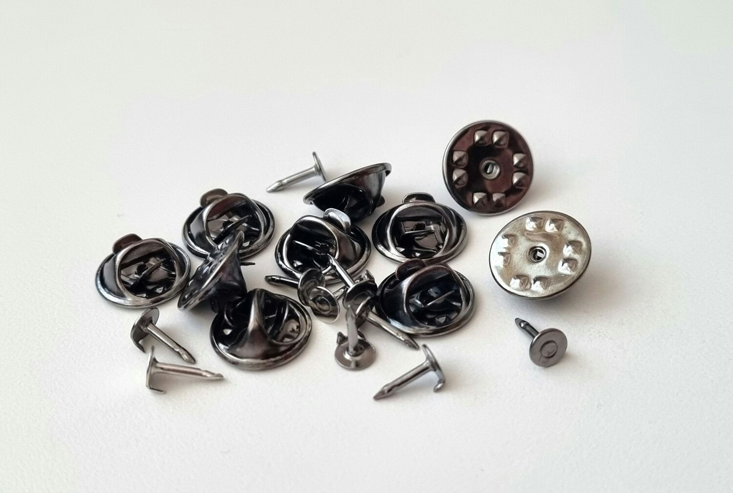 10 st silverfärgade fjärilslås / klämstift för att göra pins