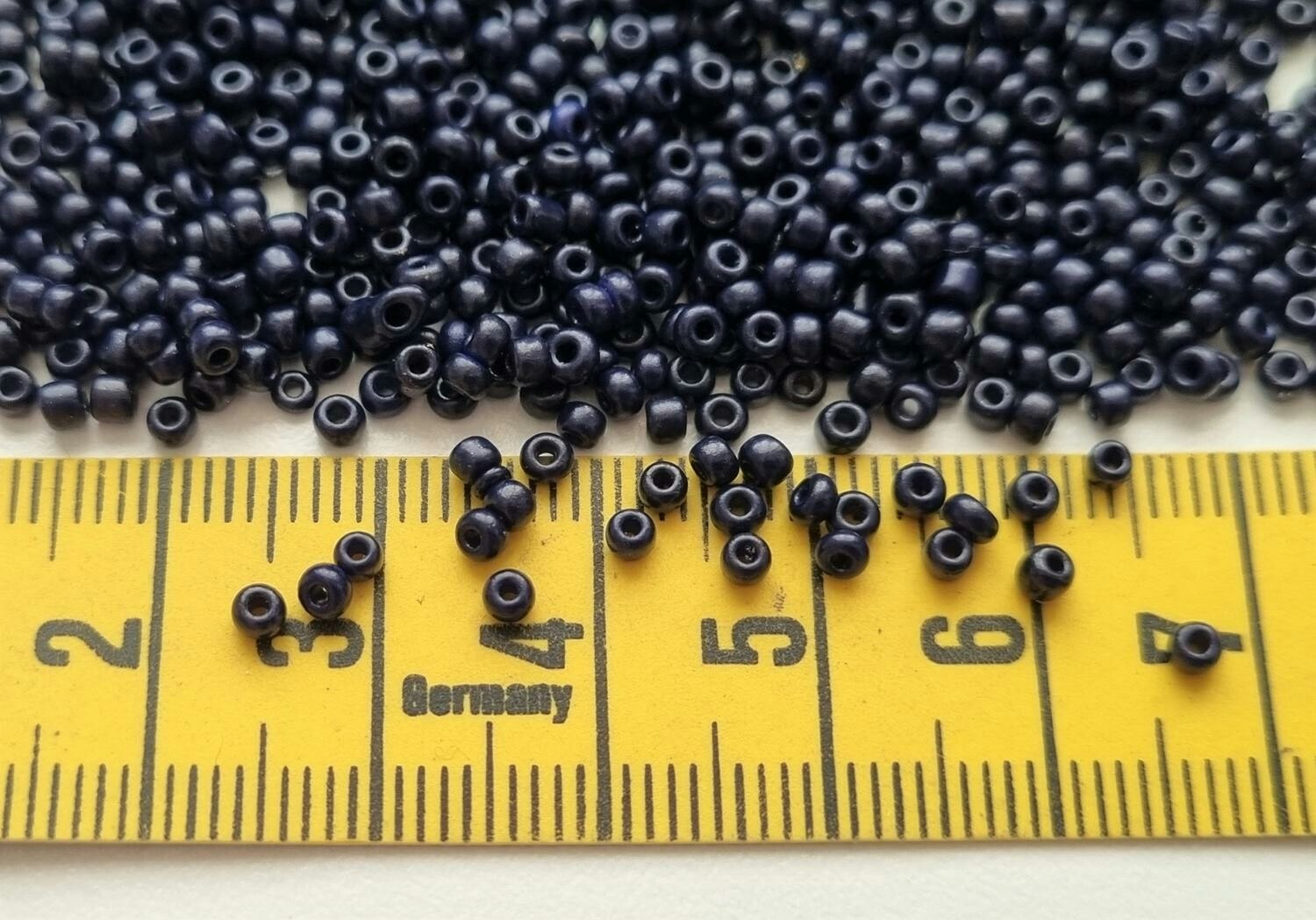 1000 små pärlor, fröpärlor, glaspärlor (2 mm) - Blåsvarta