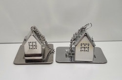 2 st tepåsehållare med fat, miniatyrhus (hus nr 190)