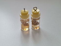 2 st små glasflaskor, flaskor med kork miniatyrer glasburkar