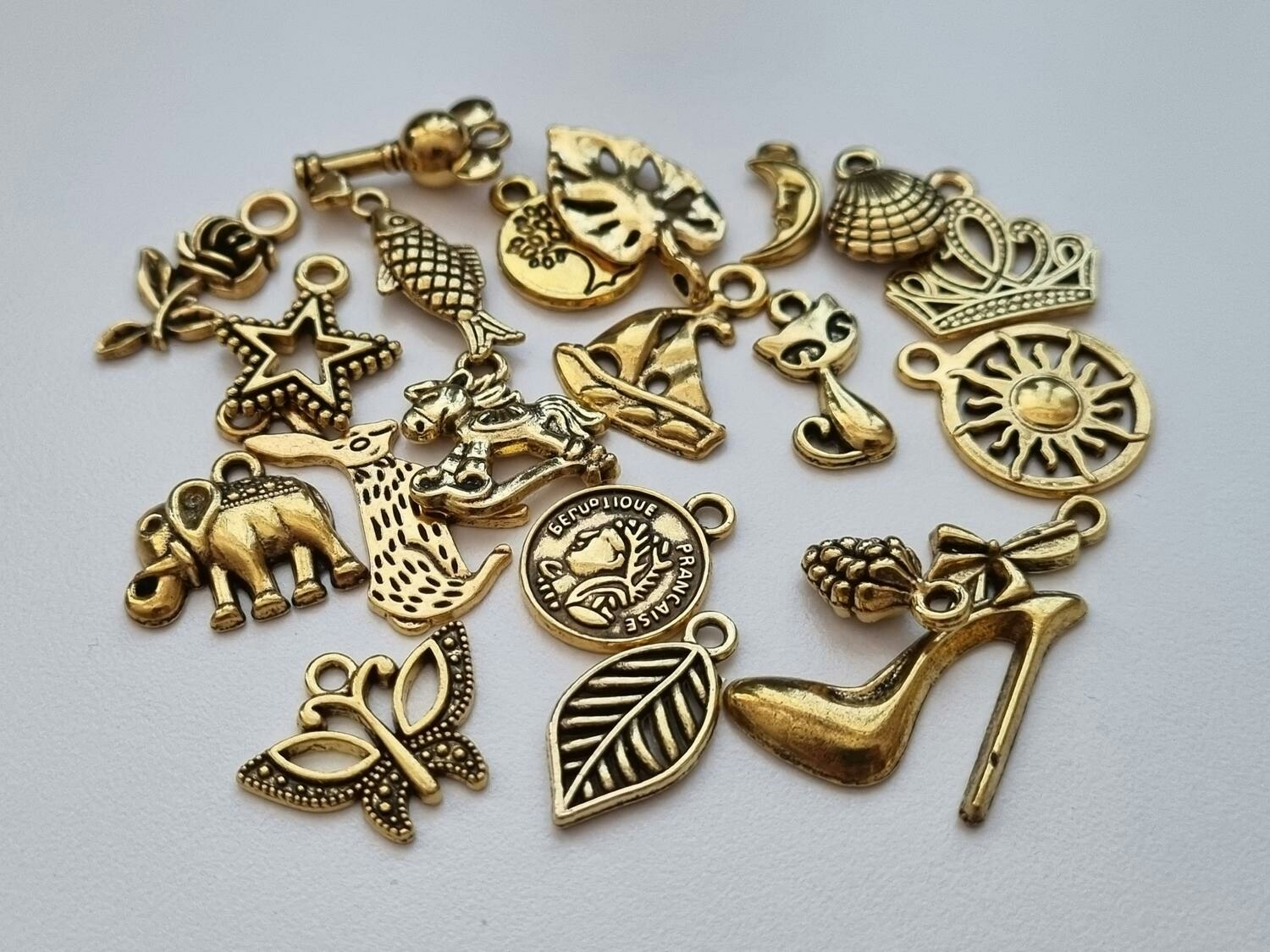 20 st guldfärgade Berlocker Charms Hängen för smyckestillverkning
