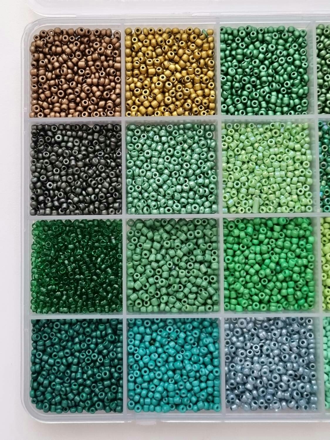 Ca 10.000 små pärlor, fröpärlor, glaspärlor (2 mm)