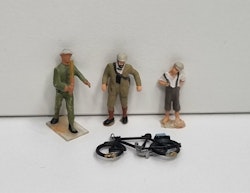 4 st miniatyrfigurer för dockskåp / tittskåp med mera