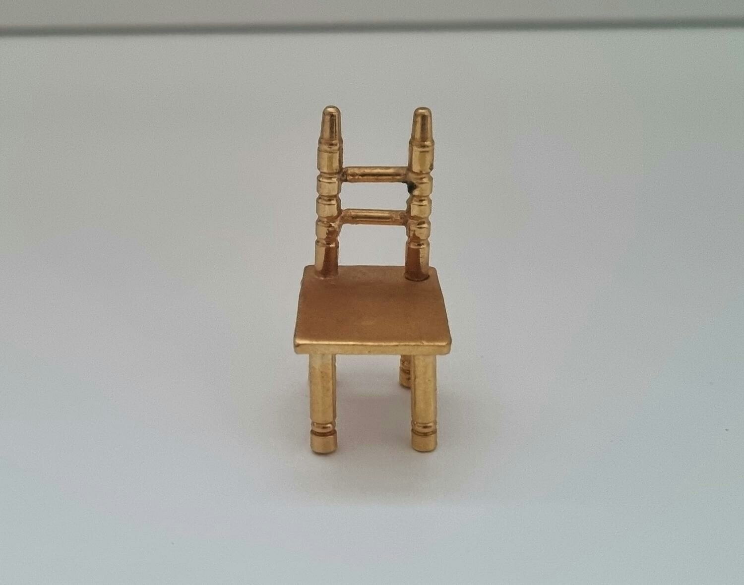 Stol, miniatyrstol. Miniatyr till dockhus, dockskåp / tittskåp med mera