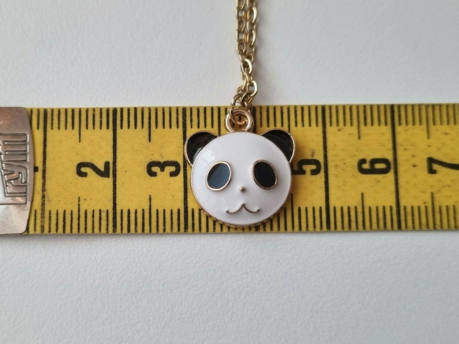 Halsband med en panda / ett pandaansikte