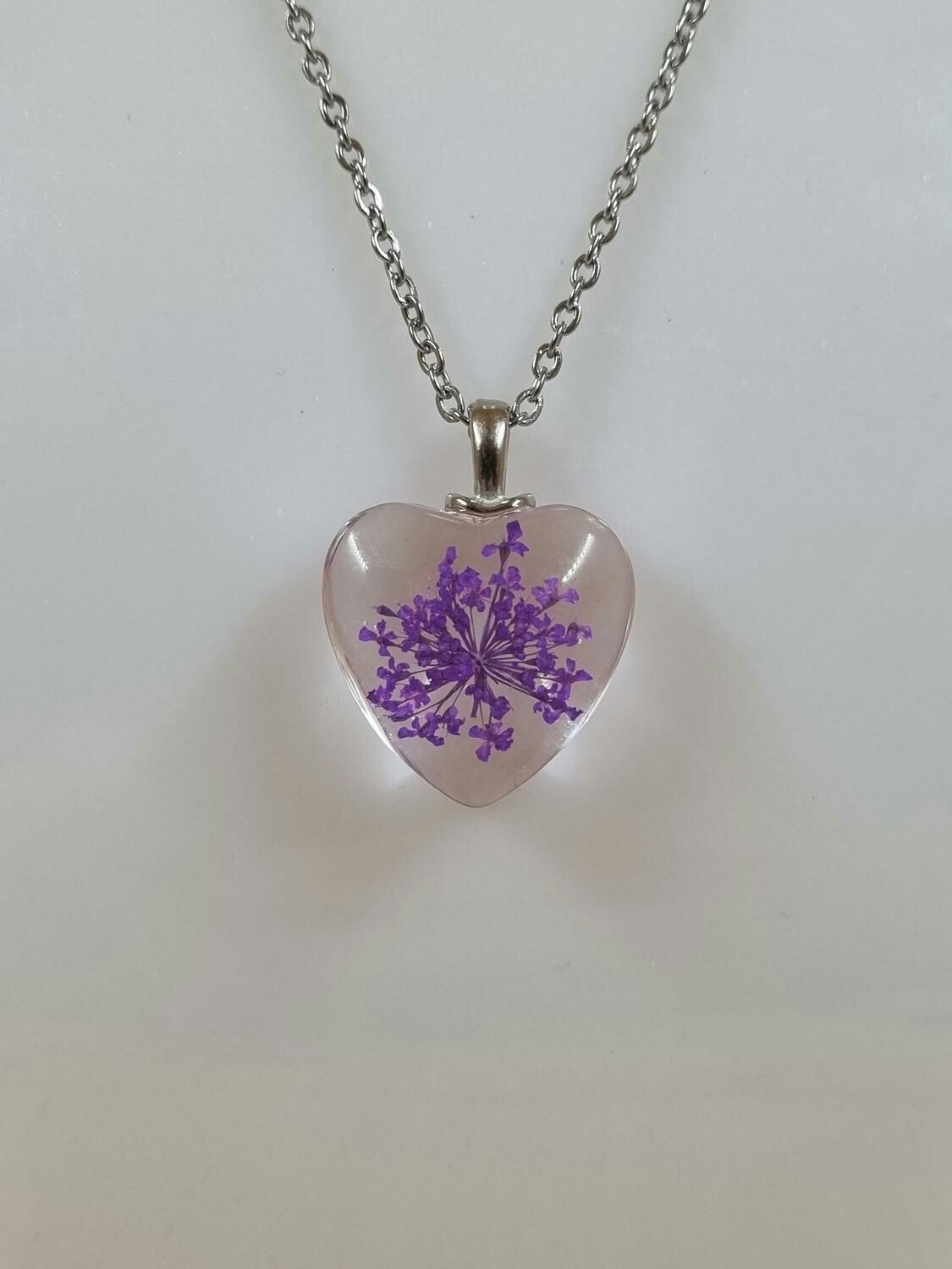 Halsband i rostfritt stål med fin berlock i glas (lila)