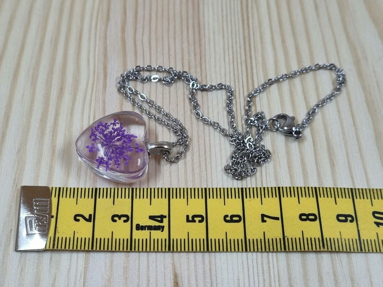 Halsband i rostfritt stål med fin berlock i glas (lila)
