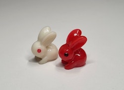 Kaniner, minikaniner. Miniatyr för dockskåp, tittskåp med mera