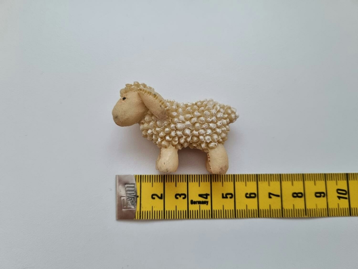Ståendes litet får, miniatyr figurin (cremefärgat)