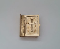 Bibel, nya testamentet. Miniatyr till dockhus, dockskåp / tittskåp med mera