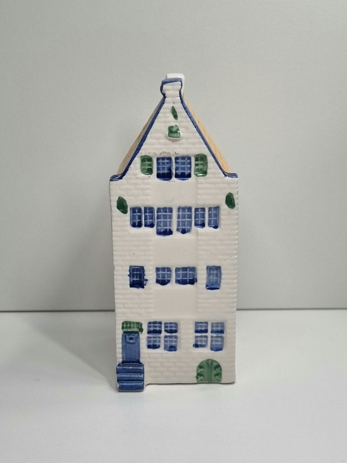 Miniatyrhus, minihus - Delftware Handwork Designed by Elesva (hus nr 8)