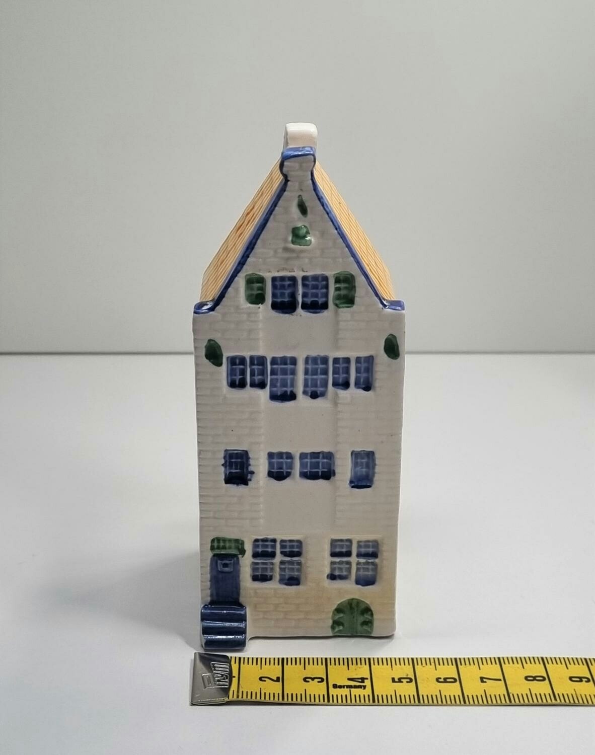 Miniatyrhus, minihus - Delftware Handwork Designed by Elesva (hus nr 8)