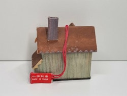 Miniatyrhus, minihus i trä/papp (hus nr 177)