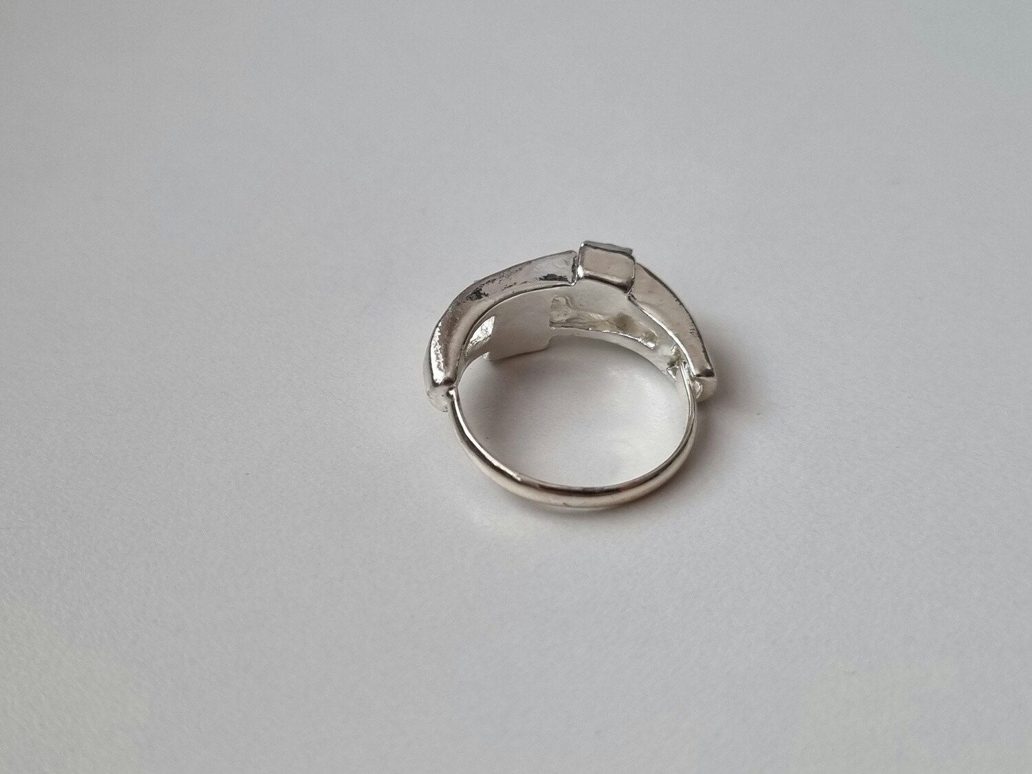 Ring med två stenar