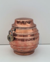 Sparbössa / spargris i koppar, med lock och hänglås (10 cm hög)