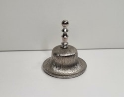 Silverfärgad liten bjällra