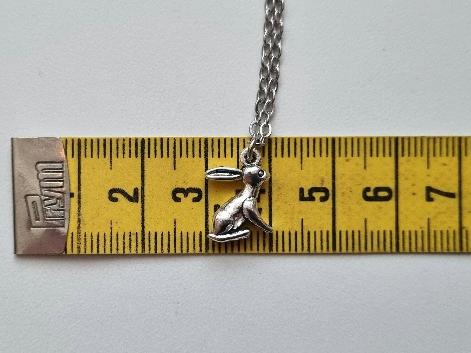 Halsband med kanin / kaninberlock