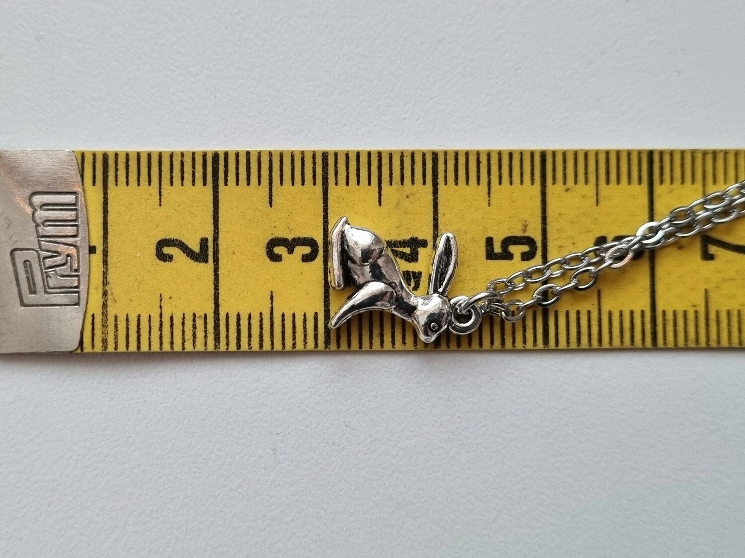 Halsband med kanin / kaninberlock