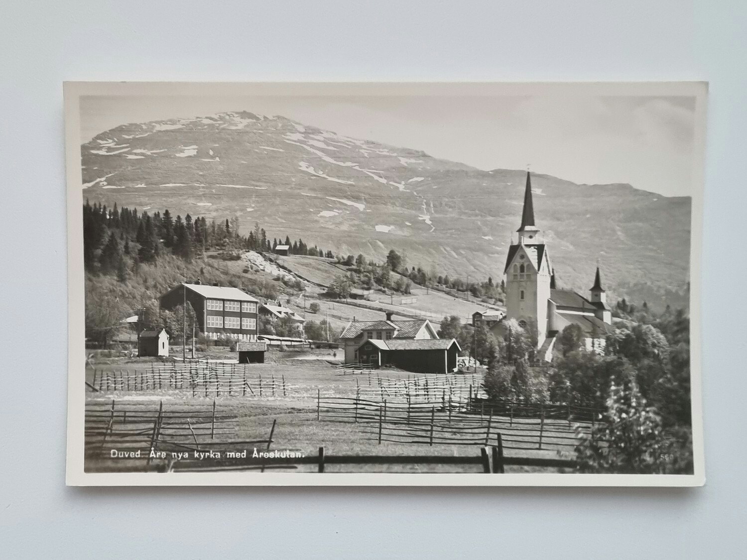 Vykort Duved Åre nya kyrka med Åreskutan