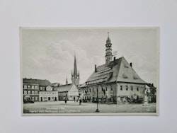 Äldre vykort Neustad i Sa. Markt mit Rathaus und Postsäule