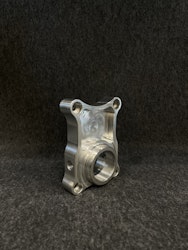 M104 Billet Vattenpump Adapter