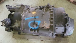 Växellåda VT2014 med sprucken kåpa över koppling