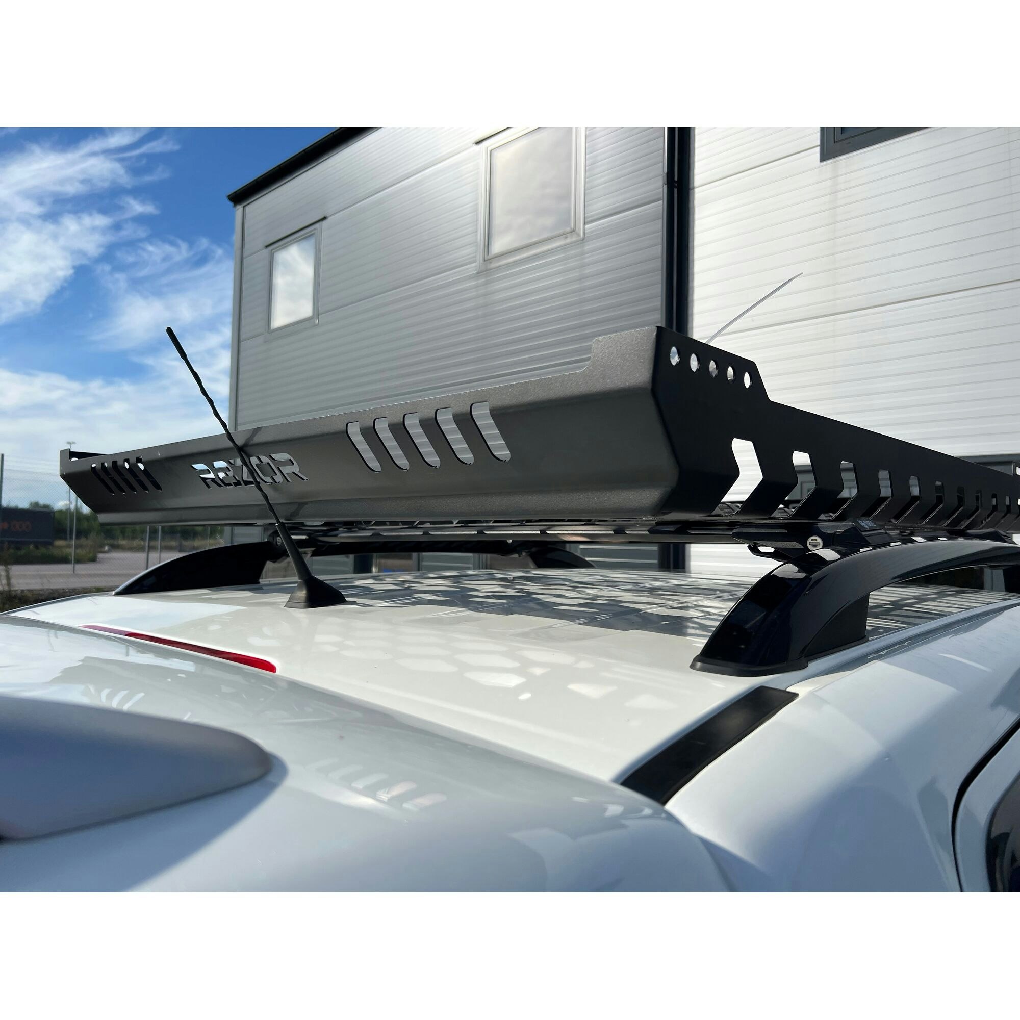 Takkorg Razor