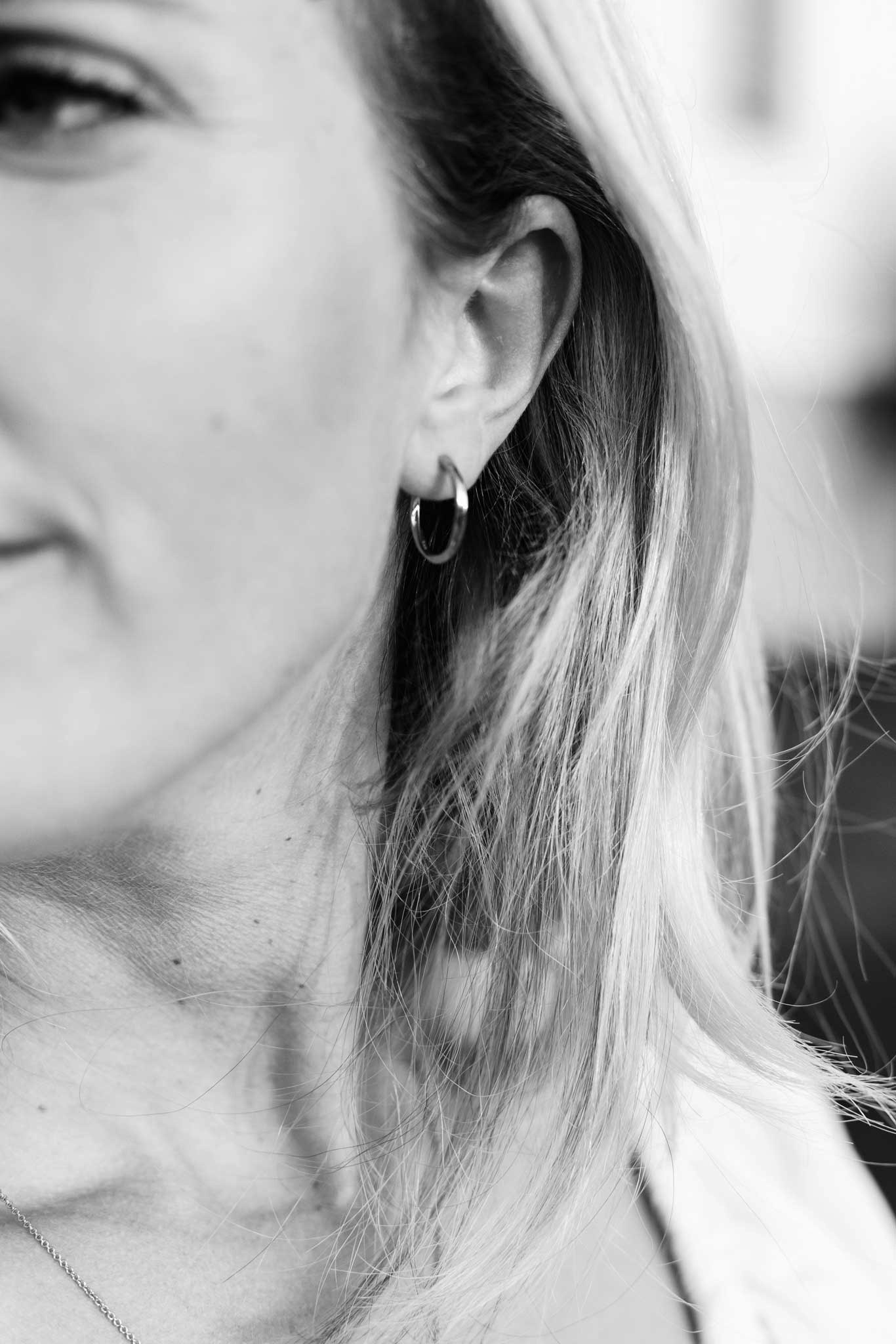 Örhängen Confident hoops 20 mm silver