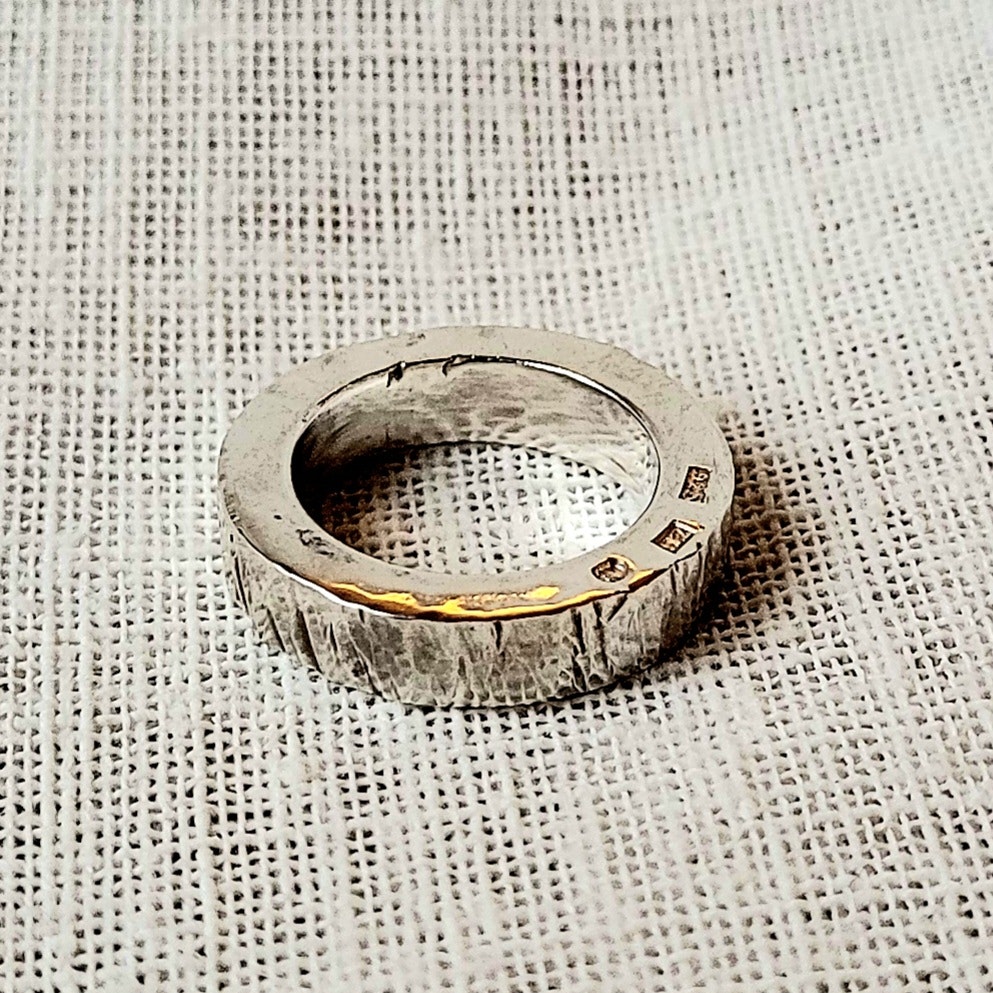 Kraftig hamrad silverring