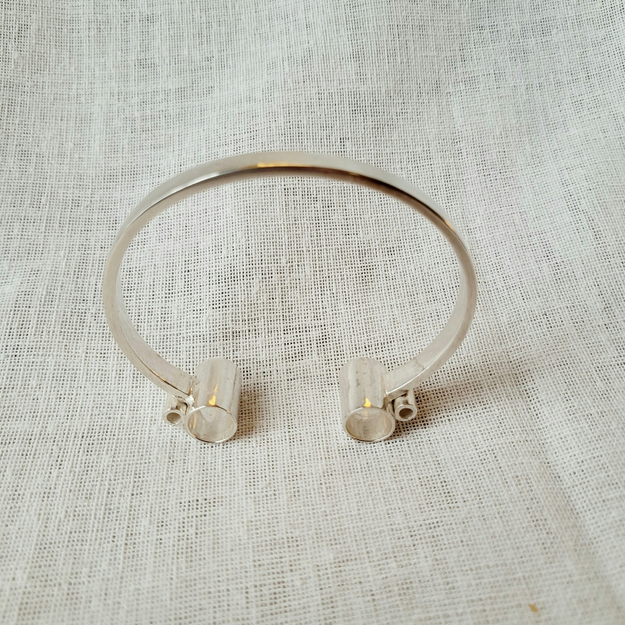 Stelt armband i silver