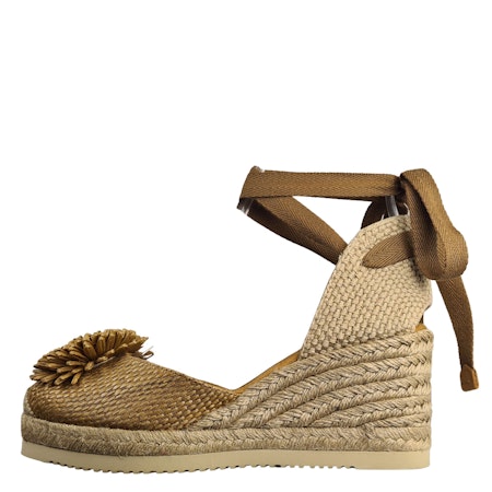 Beige espadrillo med blomdetalj från Unisa
