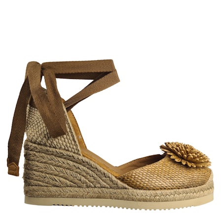 Beige espadrillo med blomdetalj från Unisa