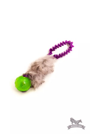 Dixie - Elastisk fickkampis fårskinn med KONG Squeezz pipboll