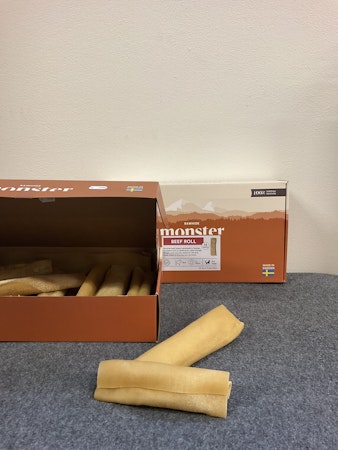 Monster Rawhide Beef Roll M 16 cm box (11 st)