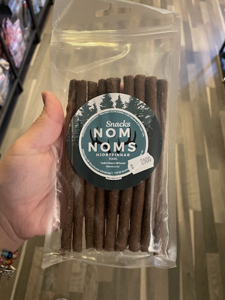 Nom nom pinnar Hjort 100g